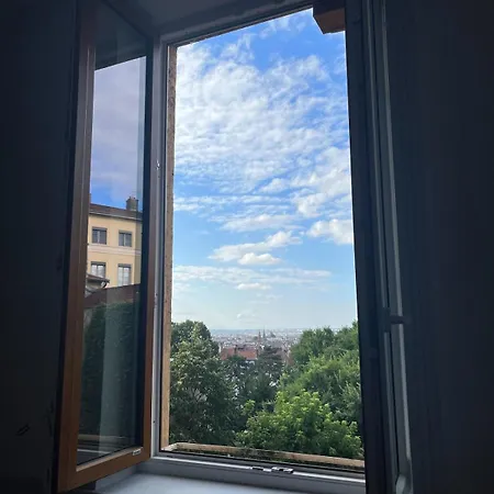 Quiet And Sunny Charming One-bedroom With Views アパート *