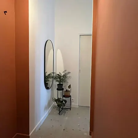 アパート Quiet And Sunny Charming One-bedroom With Views